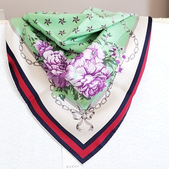 🌸🌸 Gucci Silk Scarf